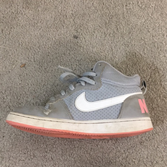 💕Nike girls gray leather shoes sz 6.5 Y awesome💕 - Picture 3 of 8